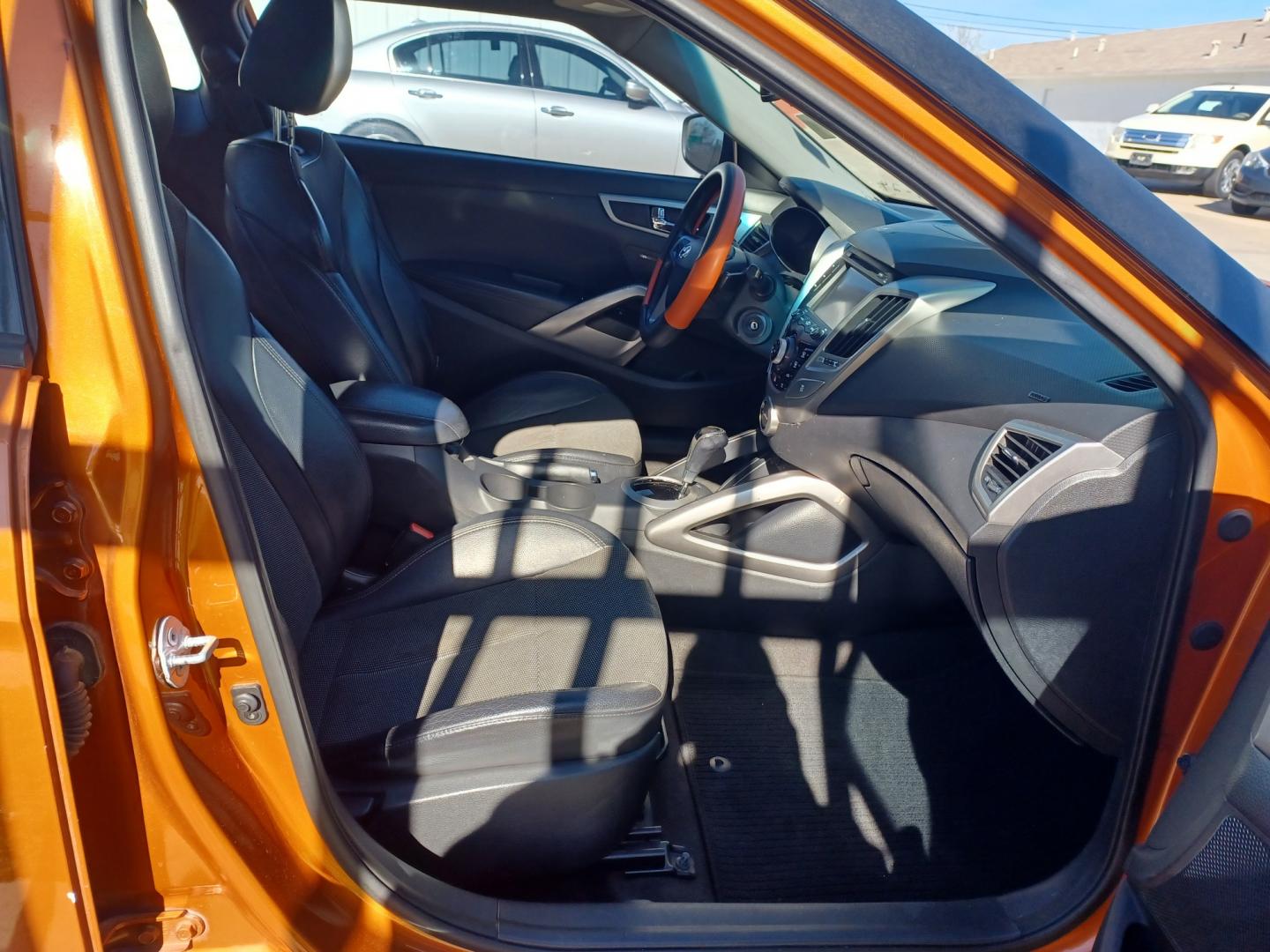 2013 ORANGE /BLACK Hyundai Veloster (KMHTC6AD0DU) with an 1.6L DOHC GDI 16-valve I4 engine w/dual CVVT engine, 6-speed EcoShift dual clutch automatic transmission transmission, located at 2001 E. Lancaster, Ft. Worth, 76103, (817) 336-7000, 32.746181, -97.301018 - Photo#17